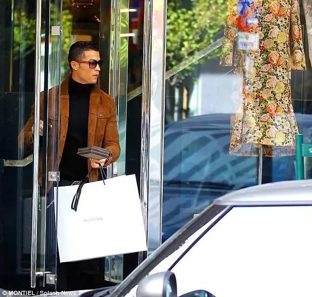 王漫妮|交往51个女友的全球第一高富帅，竟被现实版“王漫妮”征服了？