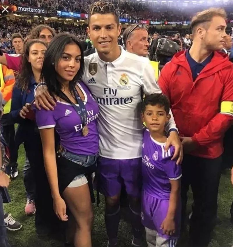 王漫妮|交往51个女友的全球第一高富帅，竟被现实版“王漫妮”征服了？