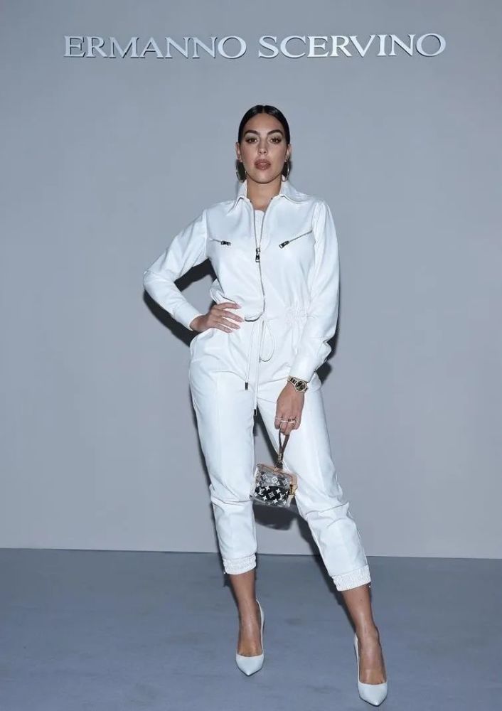 王漫妮|交往51个女友的全球第一高富帅，竟被现实版“王漫妮”征服了？