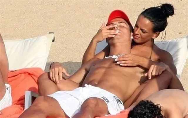 王漫妮|交往51个女友的全球第一高富帅，竟被现实版“王漫妮”征服了？