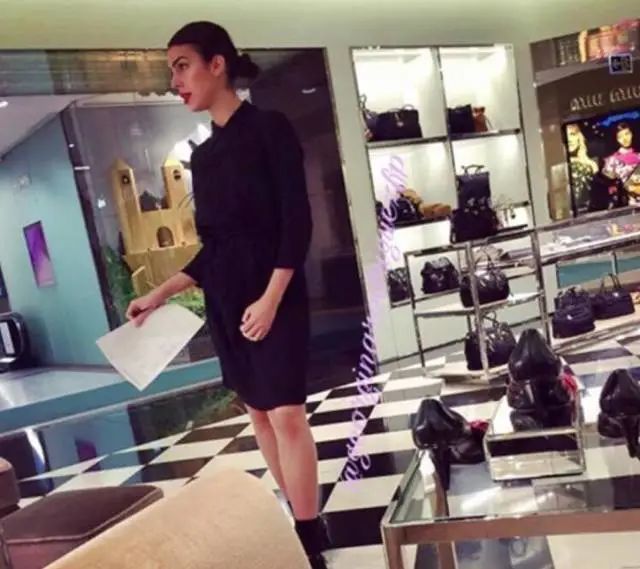 王漫妮|交往51个女友的全球第一高富帅，竟被现实版“王漫妮”征服了？