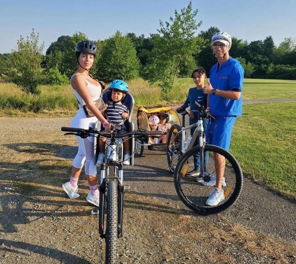 王漫妮|交往51个女友的全球第一高富帅，竟被现实版“王漫妮”征服了？