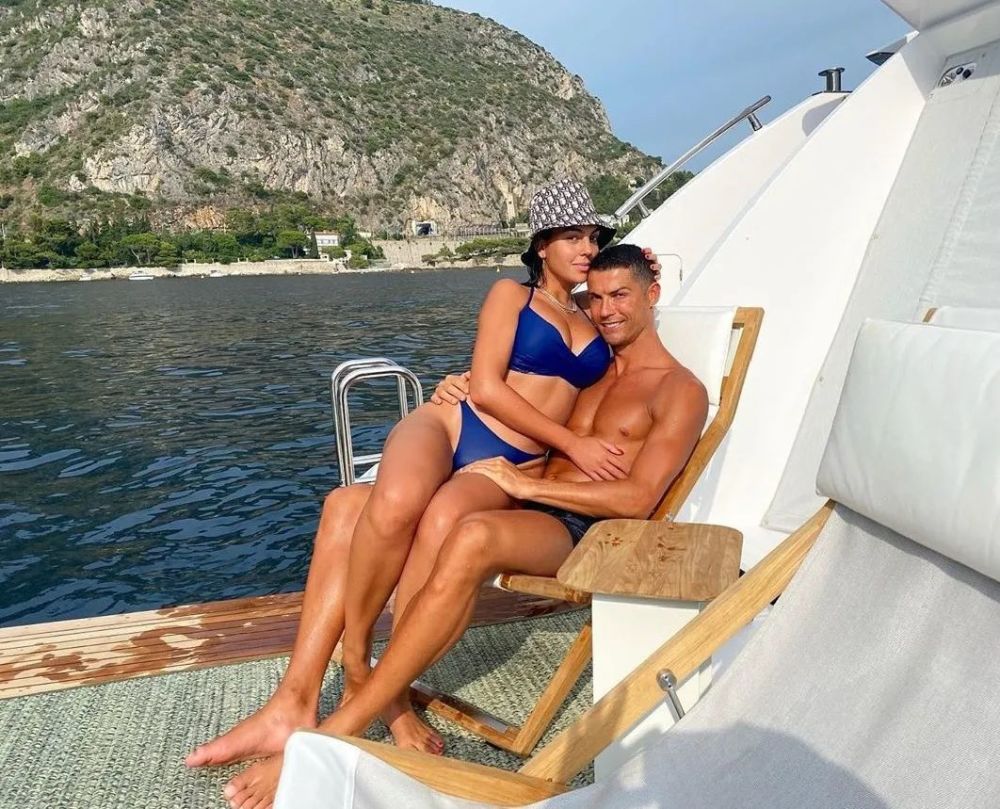 王漫妮|交往51个女友的全球第一高富帅，竟被现实版“王漫妮”征服了？