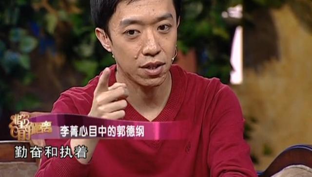 李菁|42岁相声演员李菁晒视频，穿病号服淋雨太心酸，网友：回德云社吧