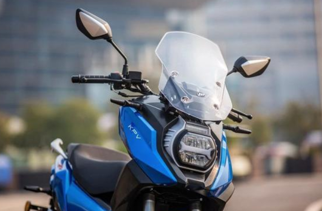 力帆全新adv踏板摩托车,配abs防抱死,售价1.38万元,性价比高_腾讯新闻