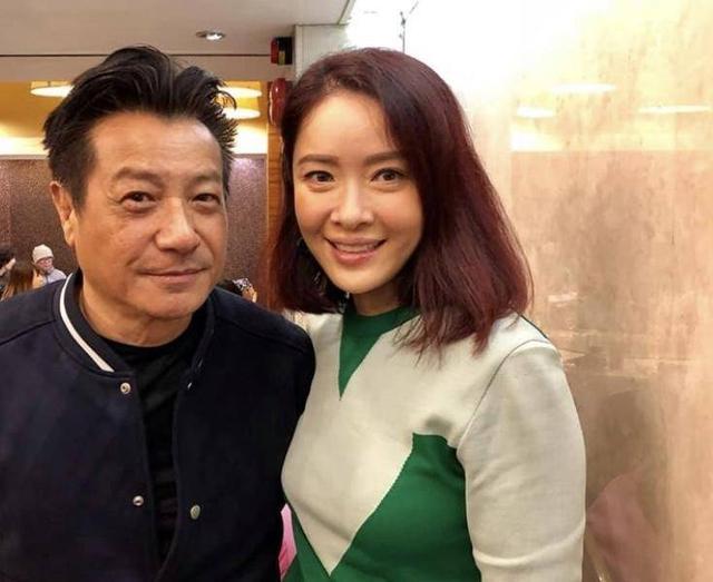 但是在现实生活中,石修却是一个百分之百的绯闻绝