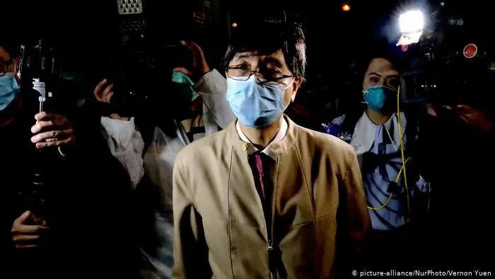 新冠|专家谈：全球首例新冠“二次感染”出现，疫苗存疑，公众应如何应对？