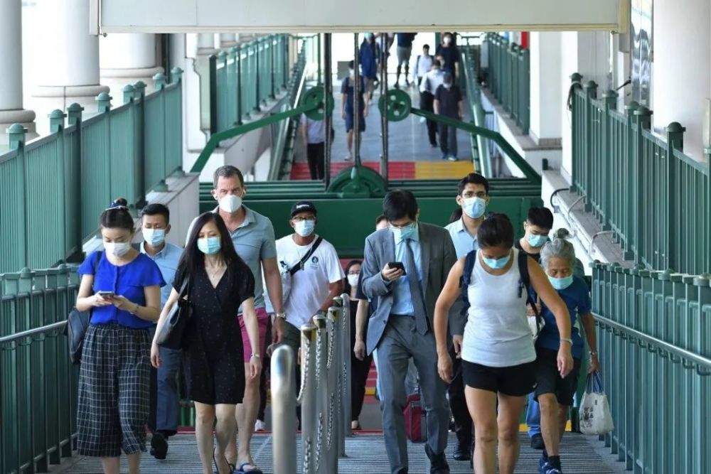 新冠|专家谈：全球首例新冠“二次感染”出现，疫苗存疑，公众应如何应对？