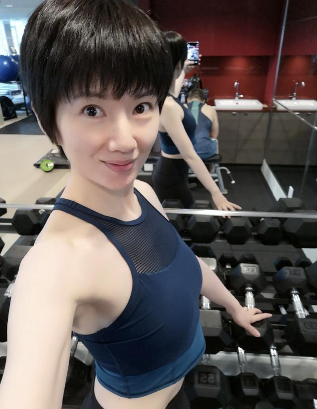 以家之名贺梅竟是动画城主持人小蜻蜓能歌善舞堪称宝藏女孩