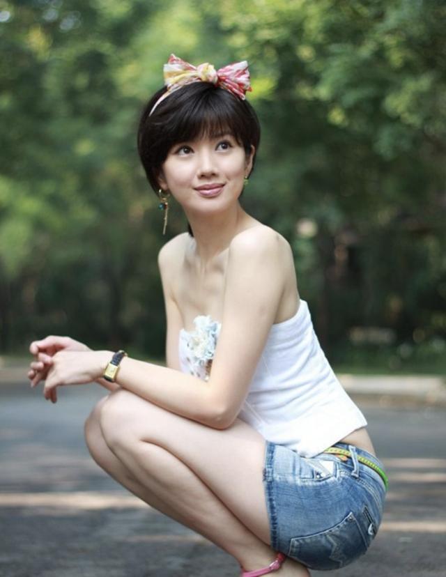 苑冉现在对自己的介绍主要是演员,但这些年都在饰演一些小