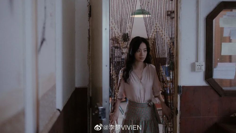 孙铱|她是什么来头，抢戏、加戏一个不落，还跟好多男演员不清不楚