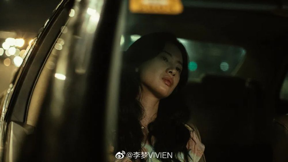 孙铱|她是什么来头，抢戏、加戏一个不落，还跟好多男演员不清不楚