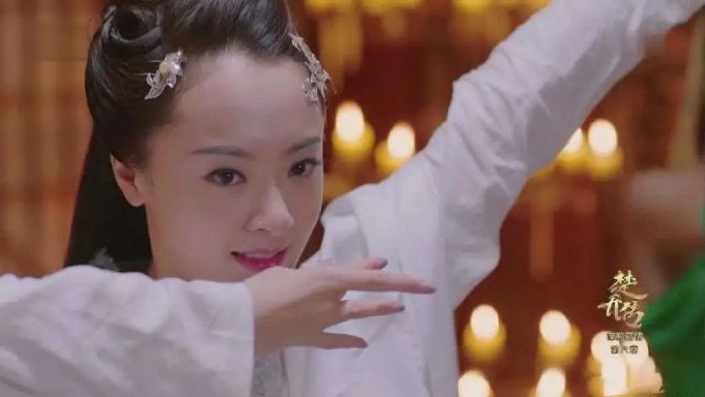 孙铱|她是什么来头，抢戏、加戏一个不落，还跟好多男演员不清不楚