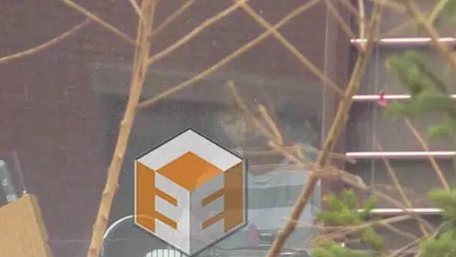 孙铱|她是什么来头，抢戏、加戏一个不落，还跟好多男演员不清不楚