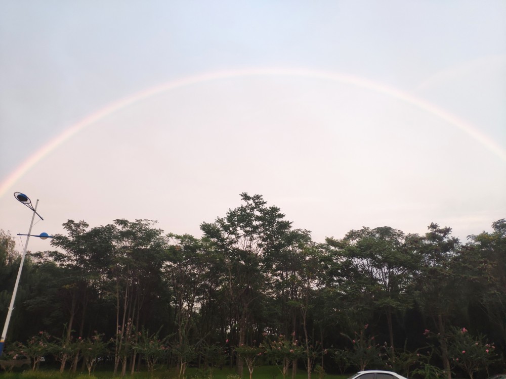 山東濱州:雨後天邊現彩虹