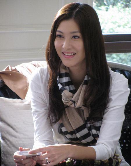 "艾莉"李彩桦:因拒潜规则被雪藏,今36岁嫁10亿富商太幸福