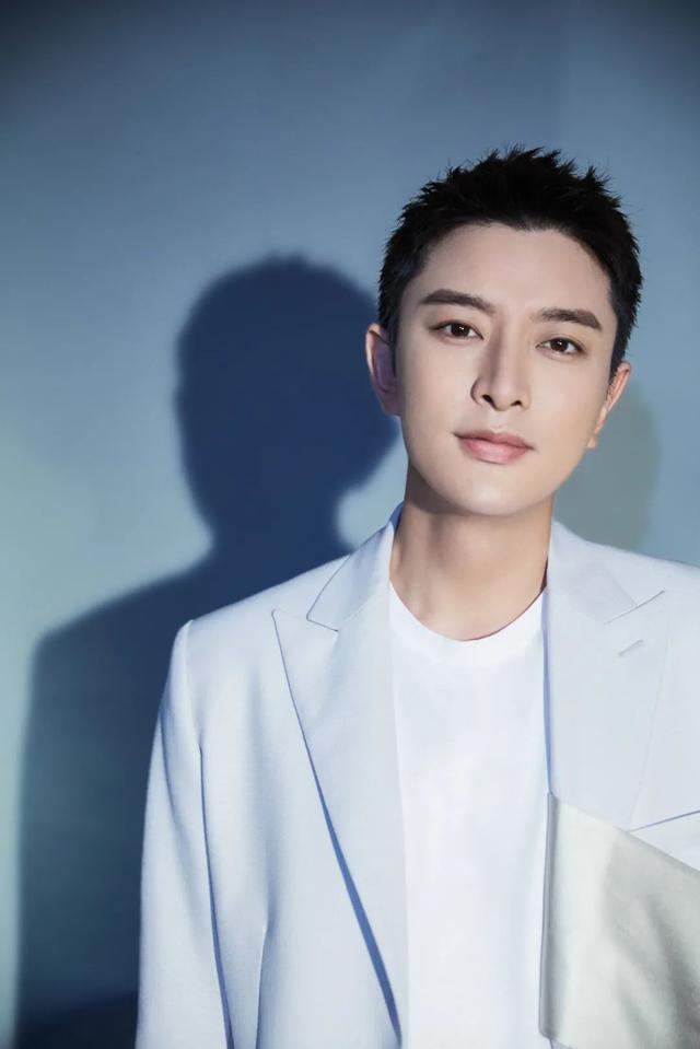 贾乃亮|贾乃亮妈妈：助儿子考上艺校，为儿子给前儿媳李小璐端洗脚水洗脚