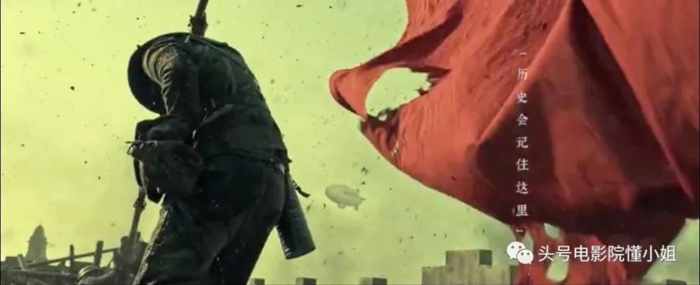 票房|《八佰》票房破12亿，有人骂它篡改历史，谁是真正的蠢和坏？
