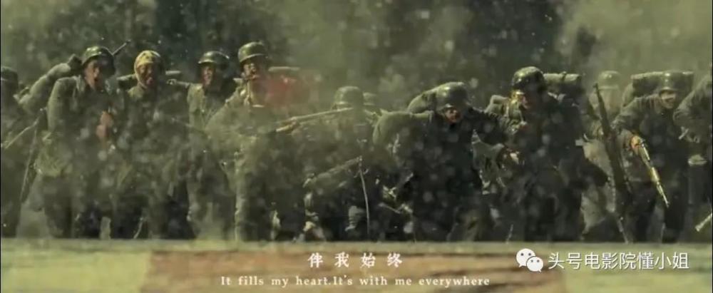 票房|《八佰》票房破12亿，有人骂它篡改历史，谁是真正的蠢和坏？