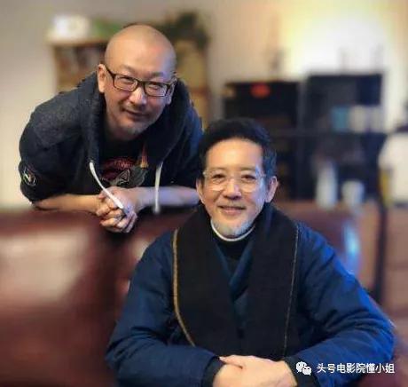 票房|《八佰》票房破12亿，有人骂它篡改历史，谁是真正的蠢和坏？