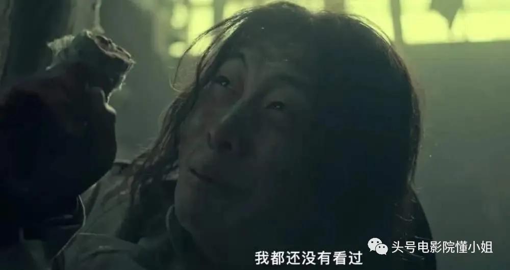 票房|《八佰》票房破12亿，有人骂它篡改历史，谁是真正的蠢和坏？