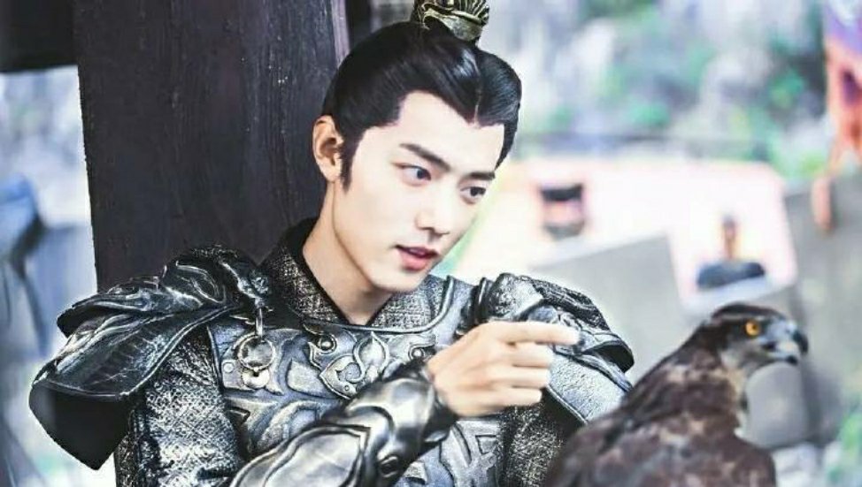 肖战|肖战时隔两月再发微博，低调行事热度不减，为何仍不被大众看好？