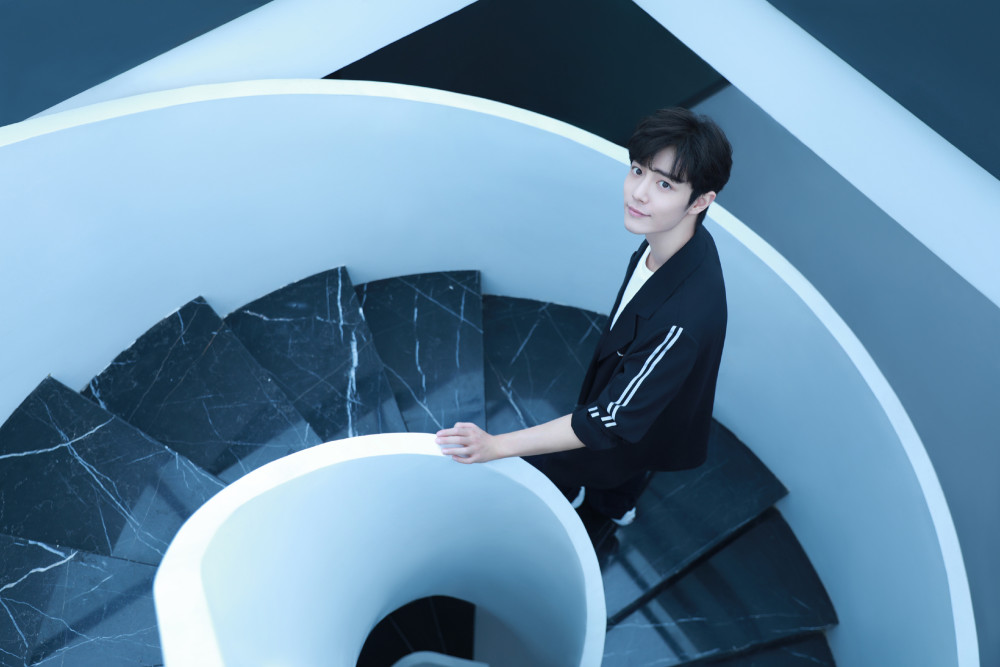 肖战|肖战时隔两月再发微博，低调行事热度不减，为何仍不被大众看好？