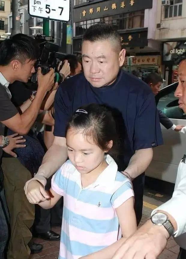 刘銮雄|刘銮雄女儿家中练舞，曝光豪宅，曾获父亲赠送2.5亿钻石