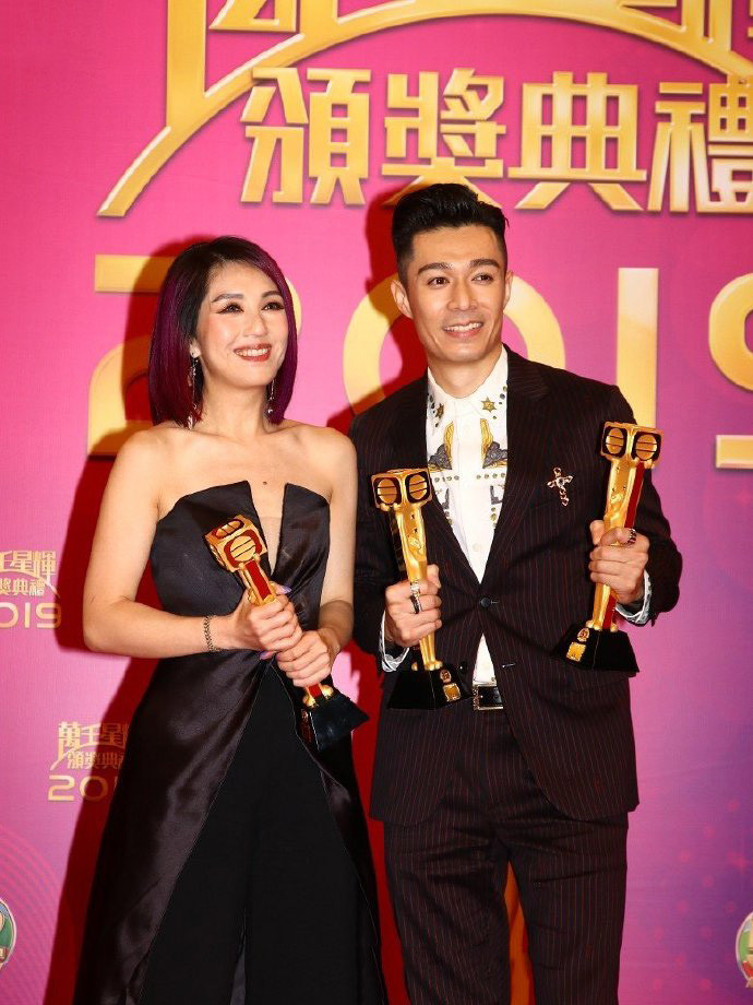 周柏豪|周柏豪事业受阻变弃子，合拍剧戏份被删光，颁奖礼荣耀成昙花一现