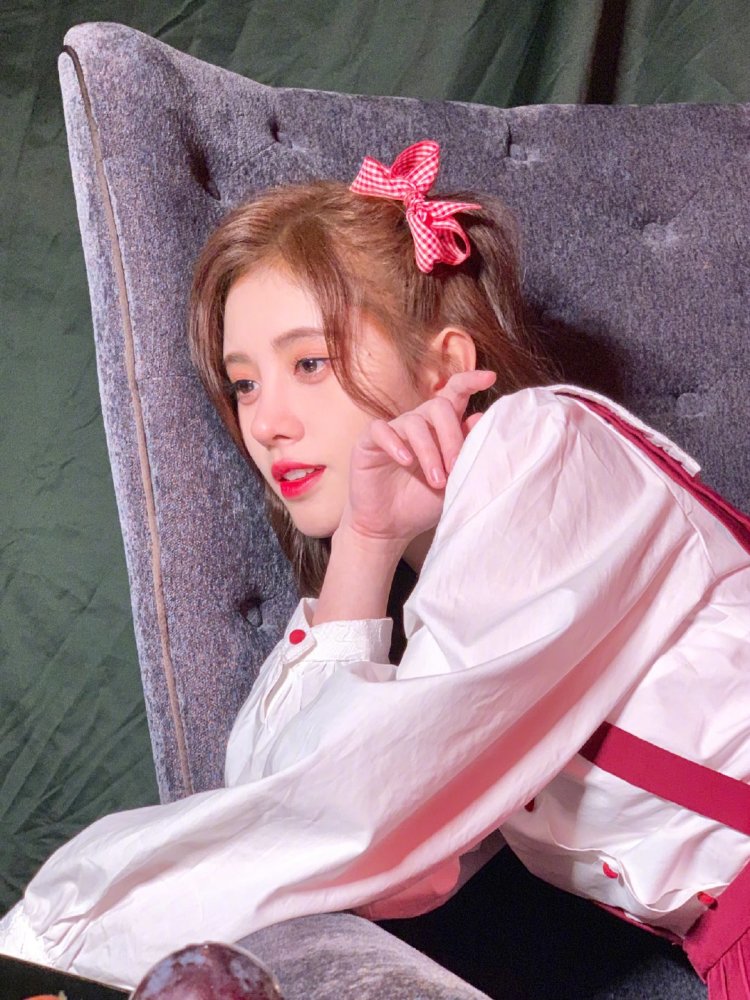 鞠婧祎|一线女星生于清末民初？鞠婧祎：我不知道今年是2020还是2012！