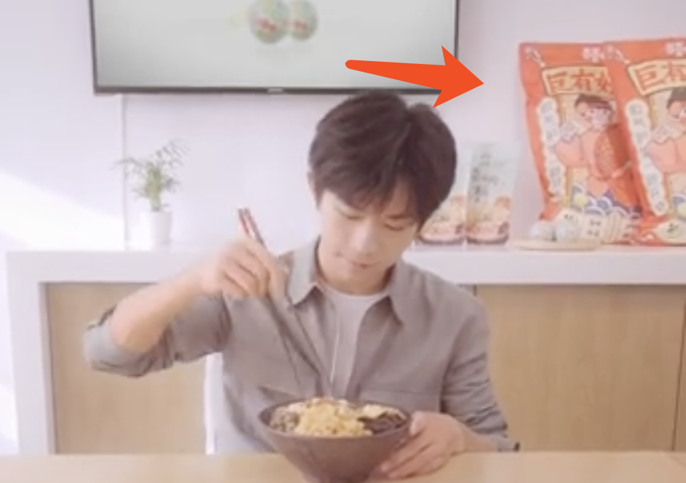 易烊千玺|易烊千玺代言螺狮粉？录视频敞开吃，身后还有新包装，商业价值赞
