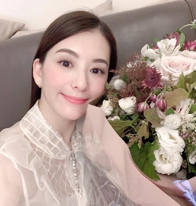 郭富城|炫富还是心虚？方媛晒郭富城礼物秀恩爱，躺15万冲浪板狂摆造型