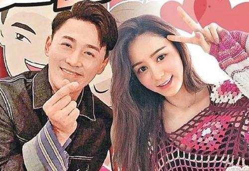 林峯|网友偶遇林峯夫妇挽手逛街，称张馨月腹部高高隆起“快要生了”