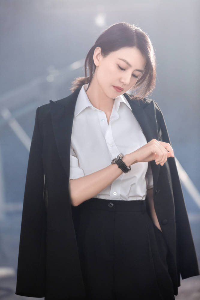 高圆圆|高圆圆现身薇娅直播间，保养得当状态超好，二人同框完全不输薇娅