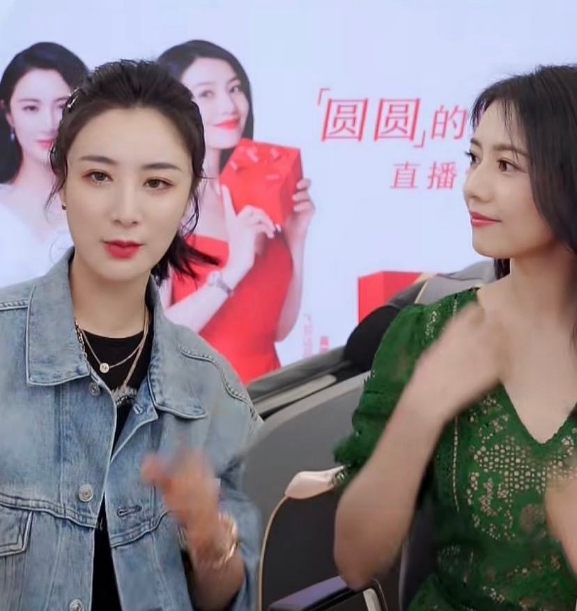 高圆圆|高圆圆现身薇娅直播间，保养得当状态超好，二人同框完全不输薇娅