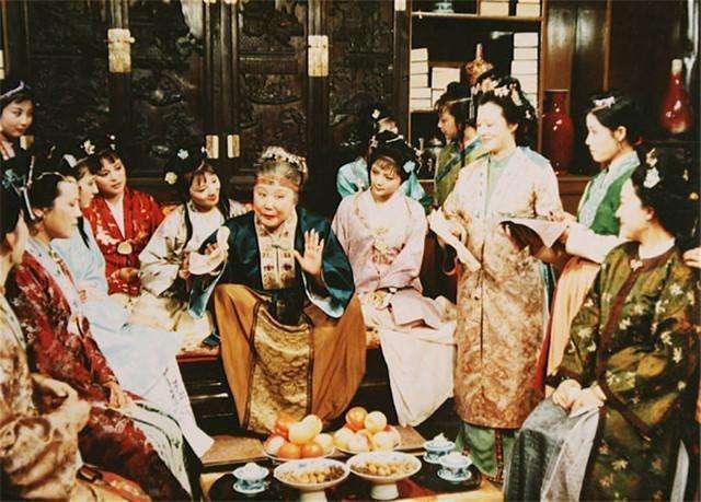 袭人|大观园也流行AA制，由贾母发起，被李纨和袭人效仿