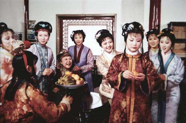 袭人|大观园也流行AA制，由贾母发起，被李纨和袭人效仿