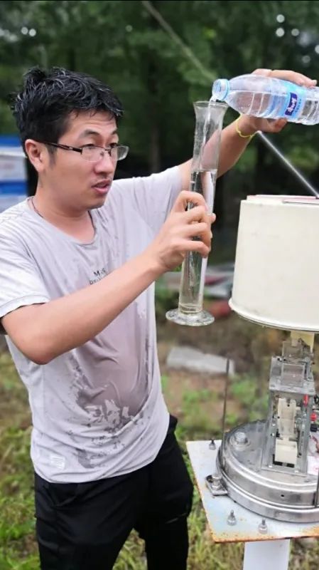 辽宁省气象局|“巴威”登陆前夜：跟着追风小组，看直面台风的气象人