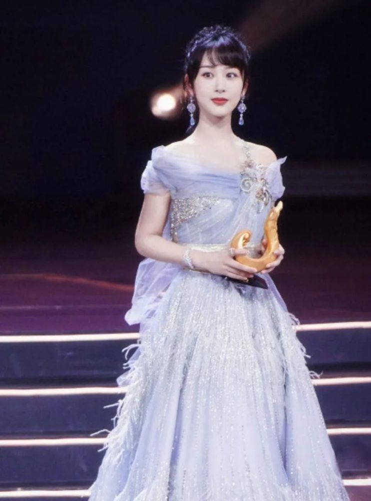 杨紫|她到底是时尚绝缘体，还是被造型师坑了……