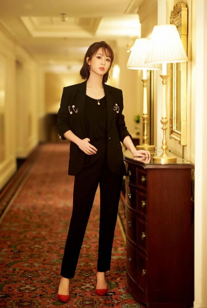 杨紫|她到底是时尚绝缘体，还是被造型师坑了……