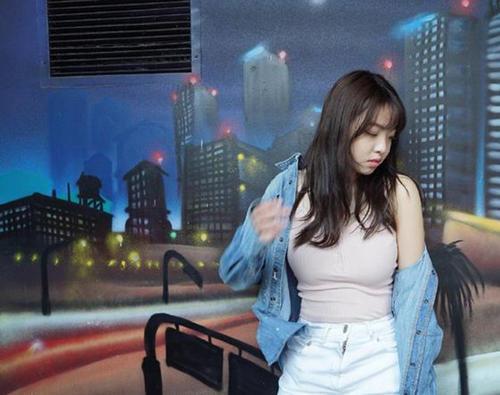 王文也|双喜临门！电影《八佰》口碑票房双爆，华谊千金王文也官宣恋情