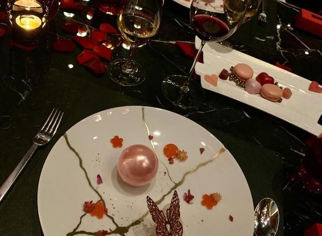 王文也|双喜临门！电影《八佰》口碑票房双爆，华谊千金王文也官宣恋情