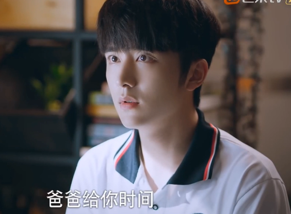 李尖尖|《以家人之名》小哥在国外好惨，生父只养了他两年，李尖尖气炸