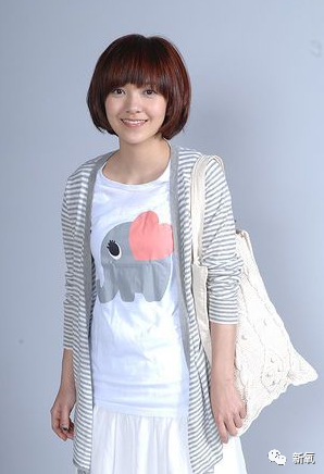 杨幂|从土甜女孩do成棱角冷艳女王脸，杨幂见了她都认怂，凭什么？