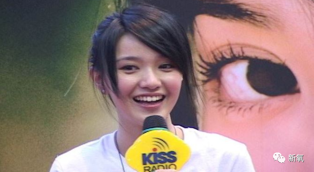 杨幂|从土甜女孩do成棱角冷艳女王脸，杨幂见了她都认怂，凭什么？