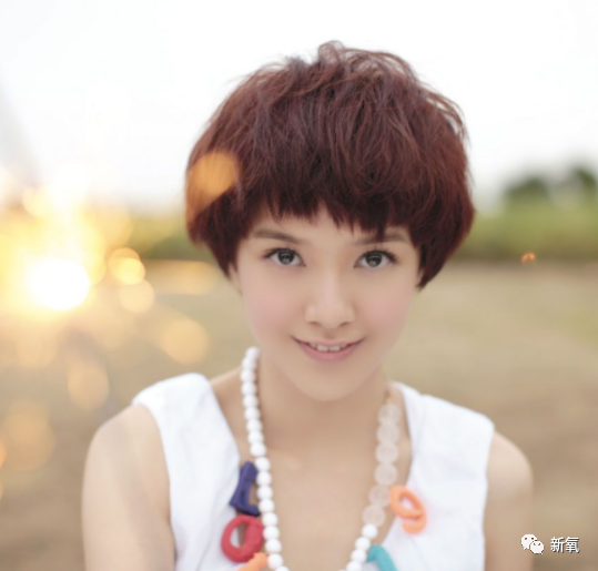 杨幂|从土甜女孩do成棱角冷艳女王脸，杨幂见了她都认怂，凭什么？