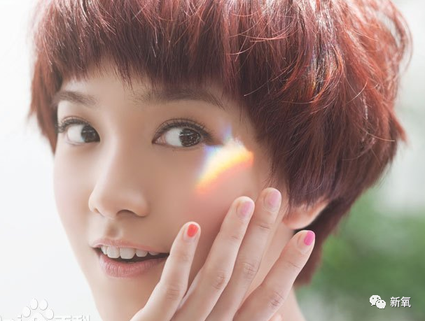 杨幂|从土甜女孩do成棱角冷艳女王脸，杨幂见了她都认怂，凭什么？