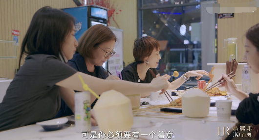 马伊琍|马伊琍回首失败婚姻，感恩低谷期让自己变得柔软，人生观值得借鉴