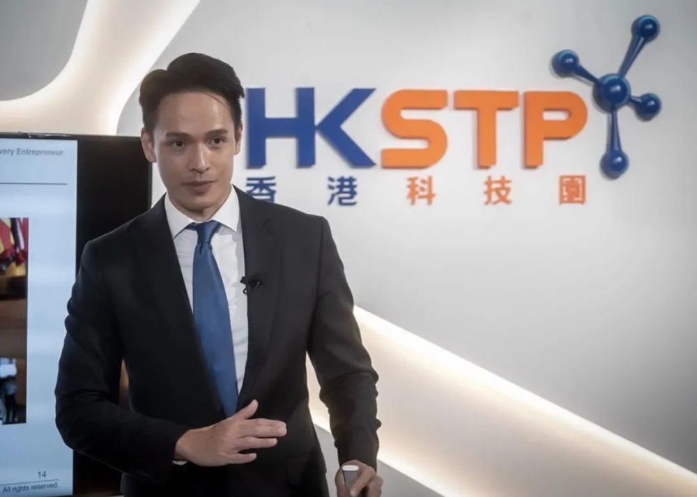 tvb|恭喜！43岁TVB富二代艺人开心宣布太太怀女儿，为梦想放弃做银行高层