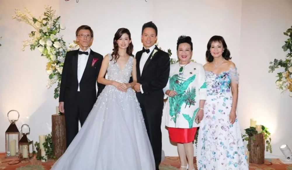 tvb|恭喜！43岁TVB富二代艺人开心宣布太太怀女儿，为梦想放弃做银行高层